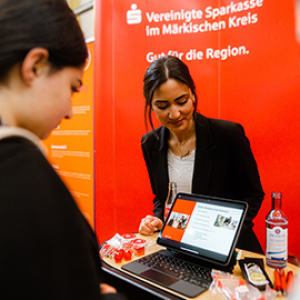 In und vor der Schützenhalle findet jährlich die Ausbildungsbörse statt.
