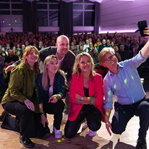 Die Comedy Night mit Jacqueline Feldmann im Herbst in der Aula des ASG.