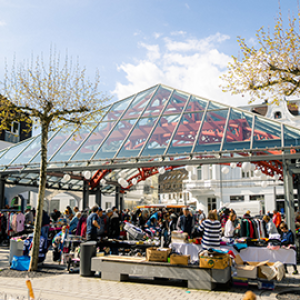 Frühjahrsmarkt mit Familienflohmarkt und Kreativmarkt in der Innenstadt und rund um die Christuskirche.